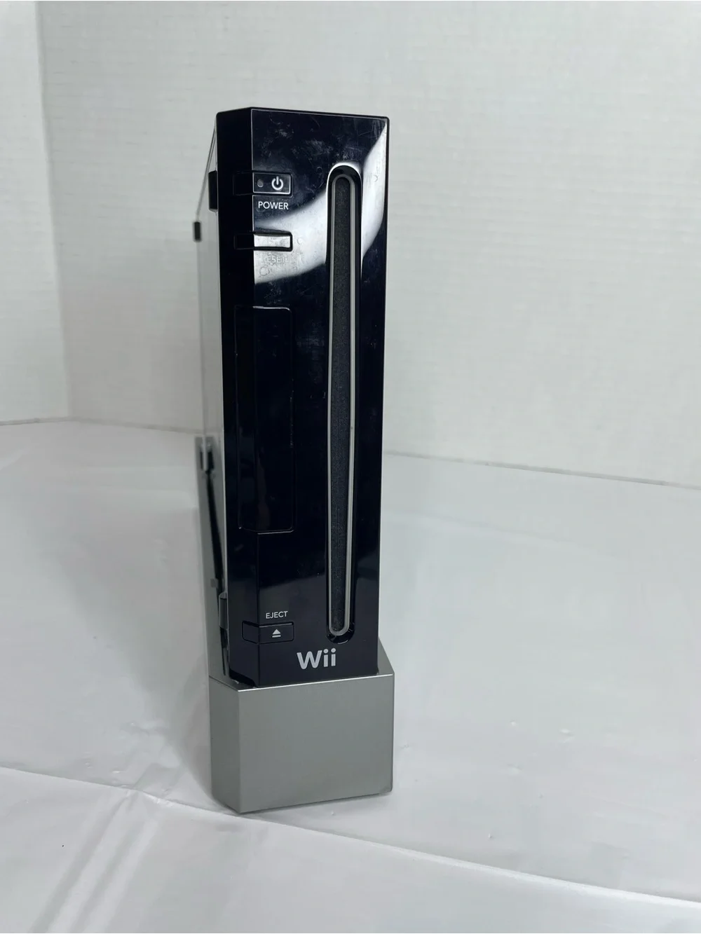 Nintendo Wii Console Bundle in Black and Silver